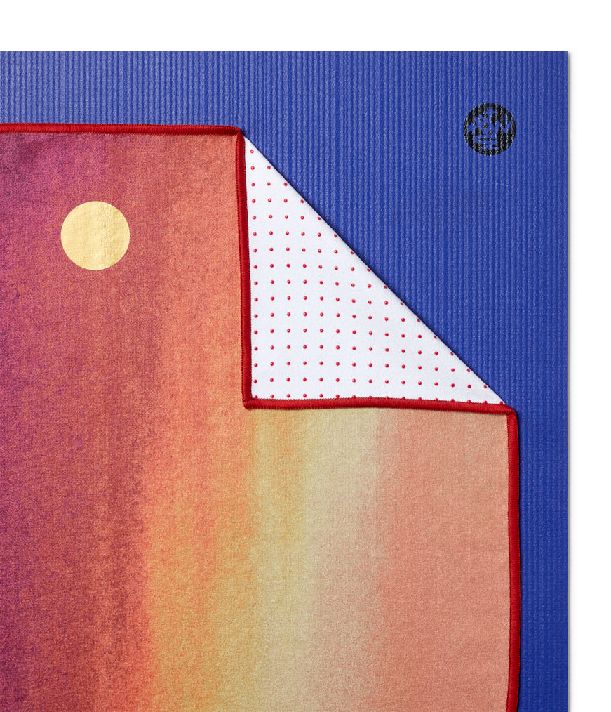 Serviette antidérapante Yogitoes Shoreline Sand - Manduka - Escale Sensorielle Serviette antidérapante Yogitoes Shoreline Sand - Manduka - Escale Sensorielle