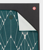 Manduka Yogitoes Plus Repreve Yoga Mat Towel 71'' - Devotion Rainforest 3.0